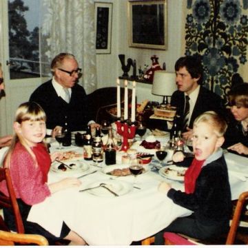 За семейным ужином, 1978.